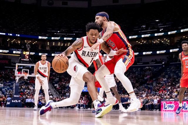 火箭7人上双大胜灰熊 字母空砍38分雄鹿负公牛